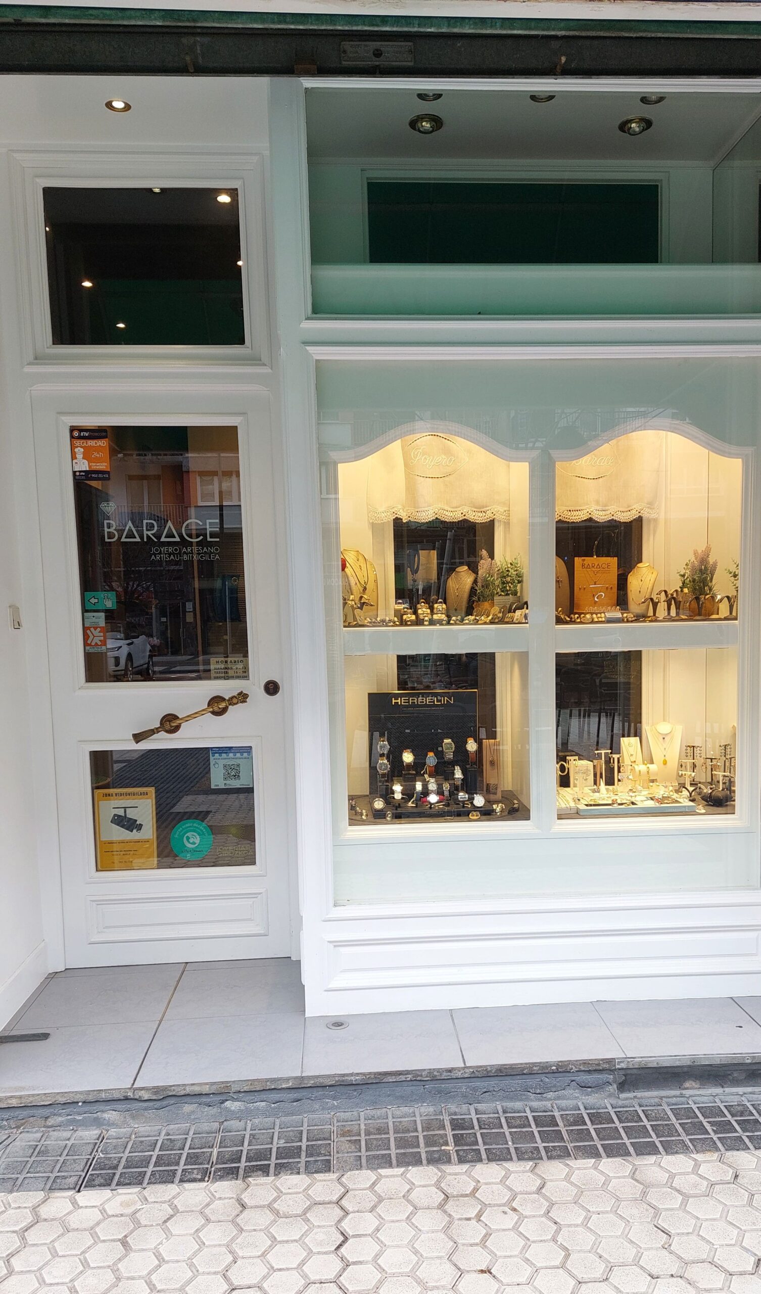 Fachada Joyería Barace