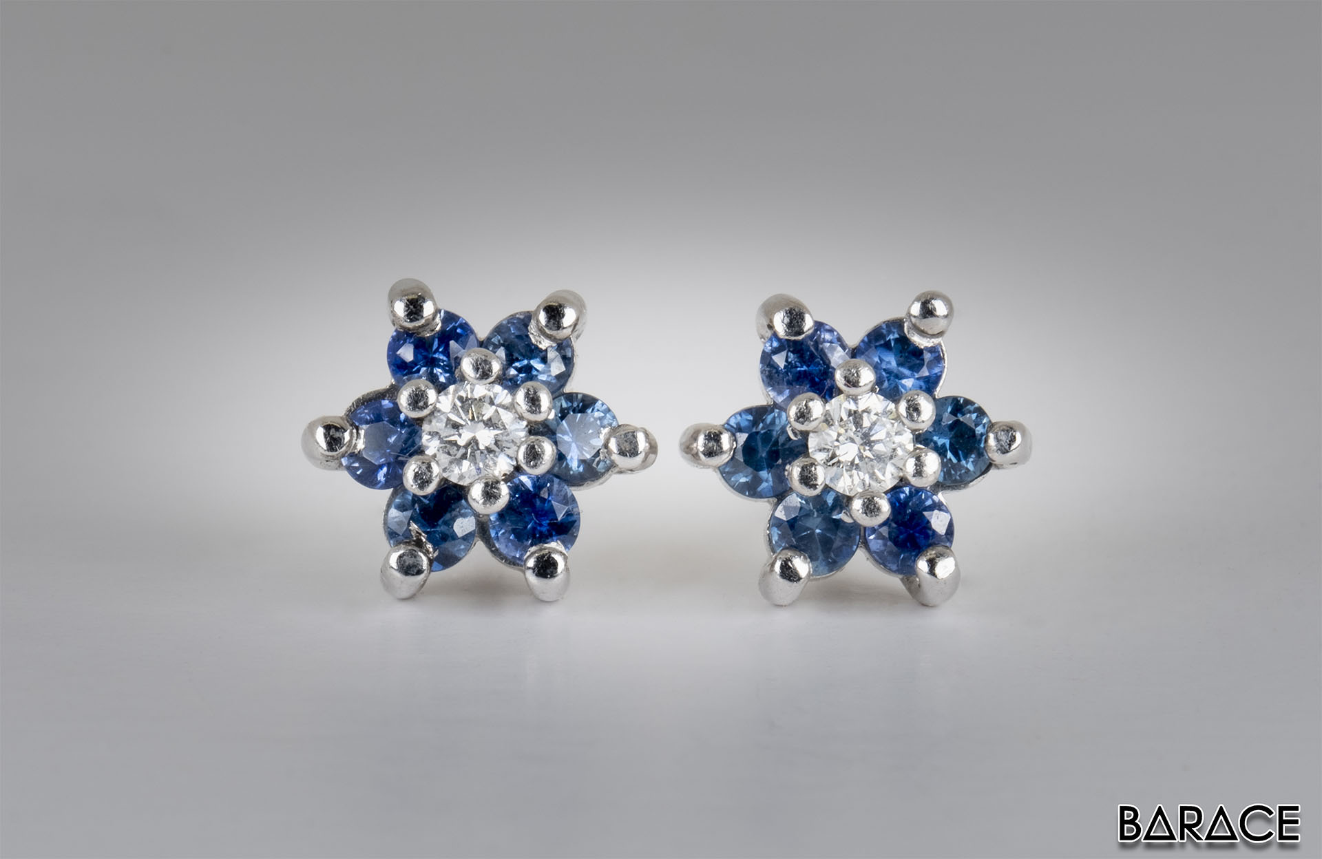 Anillo de compromiso clásico brillante